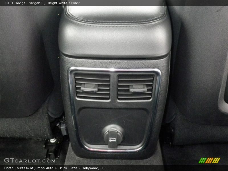 Bright White / Black 2011 Dodge Charger SE