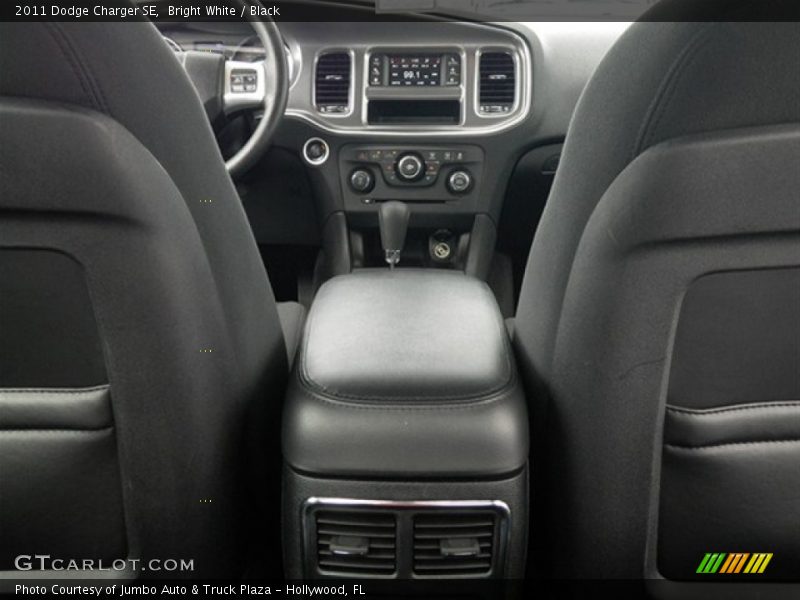 Bright White / Black 2011 Dodge Charger SE