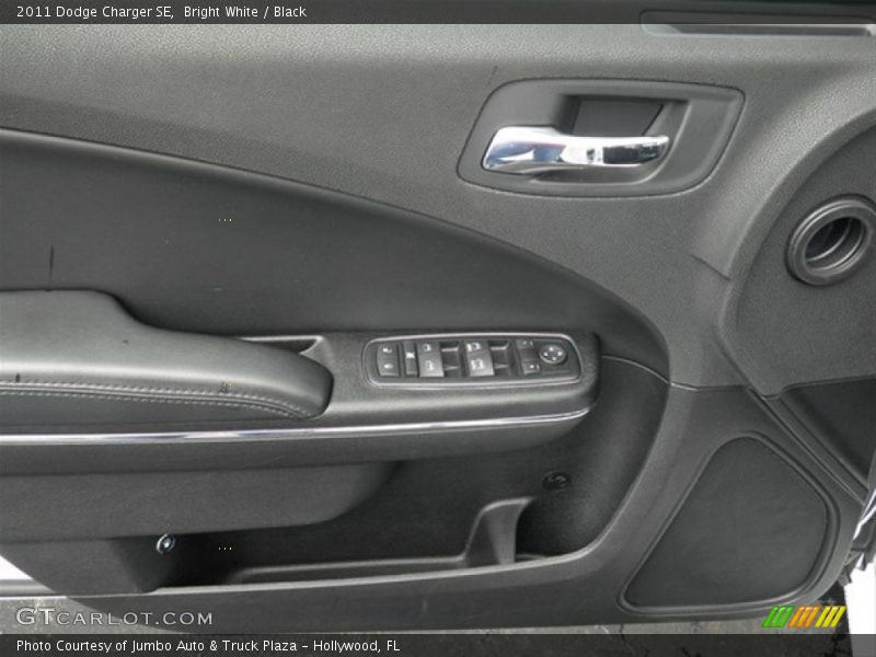 Bright White / Black 2011 Dodge Charger SE