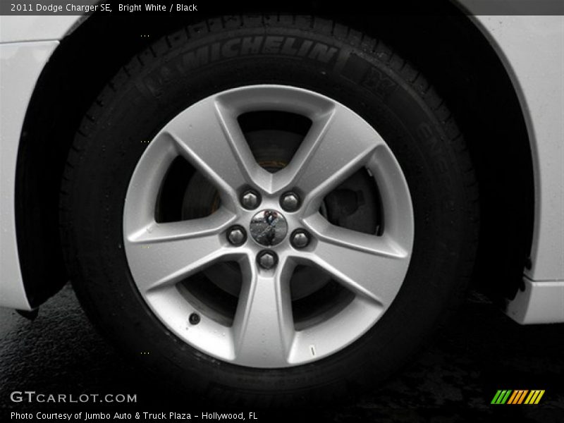 Bright White / Black 2011 Dodge Charger SE