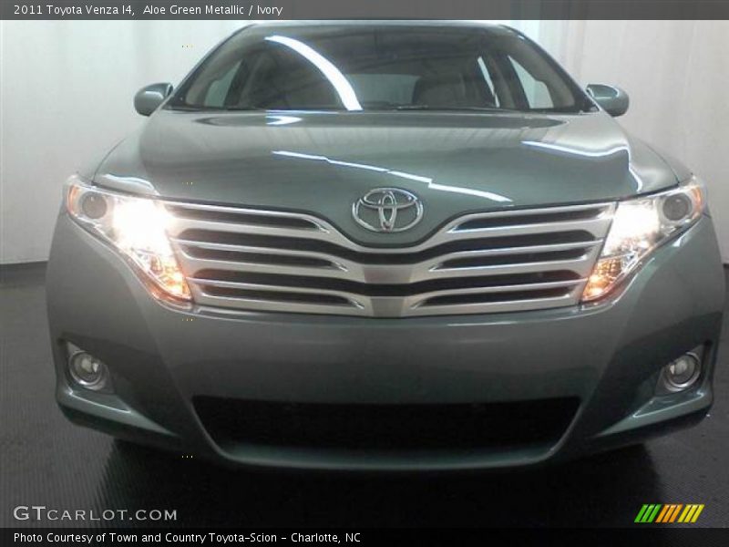 Aloe Green Metallic / Ivory 2011 Toyota Venza I4