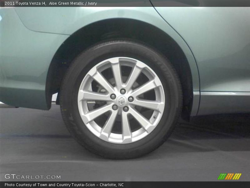 Aloe Green Metallic / Ivory 2011 Toyota Venza I4