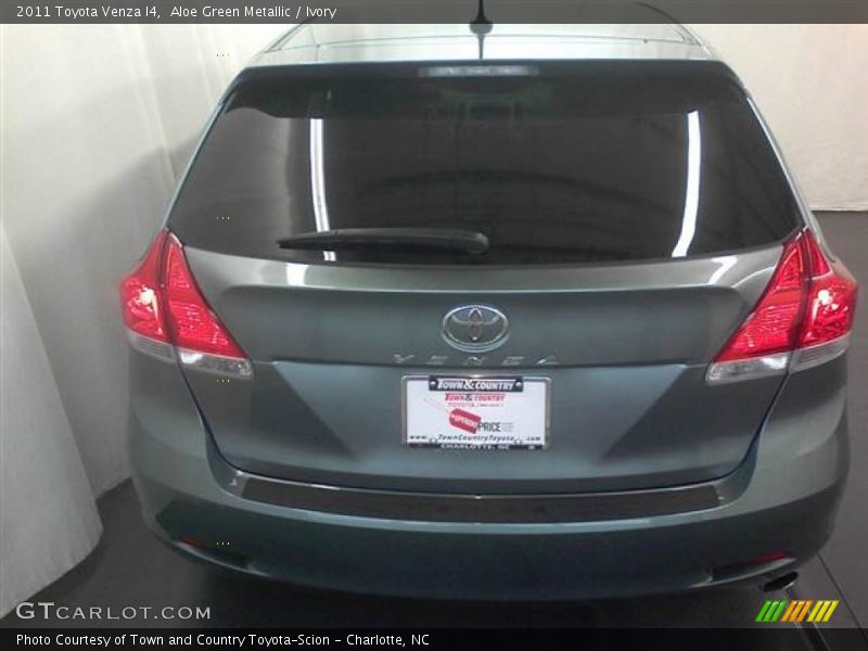 Aloe Green Metallic / Ivory 2011 Toyota Venza I4
