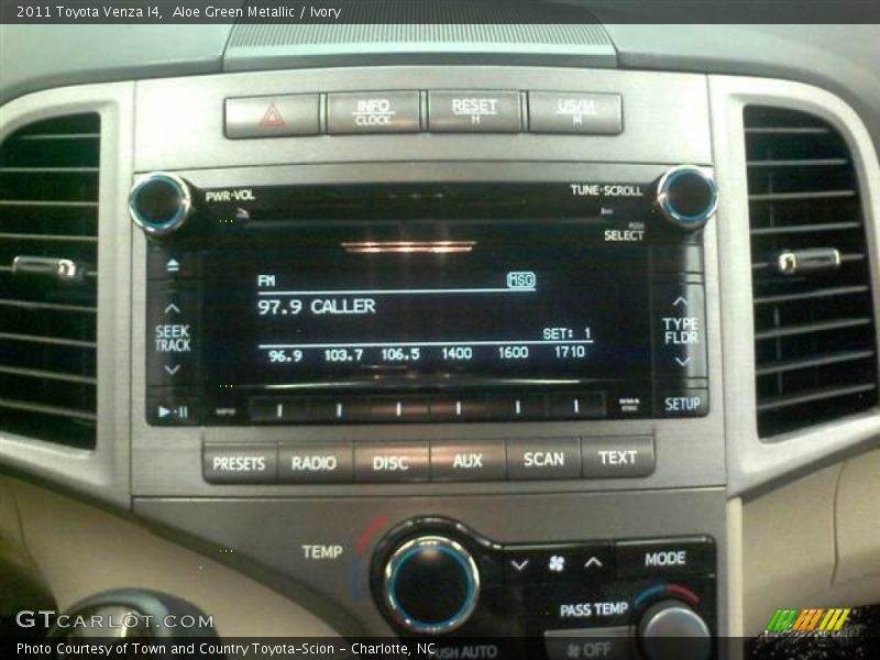 Aloe Green Metallic / Ivory 2011 Toyota Venza I4