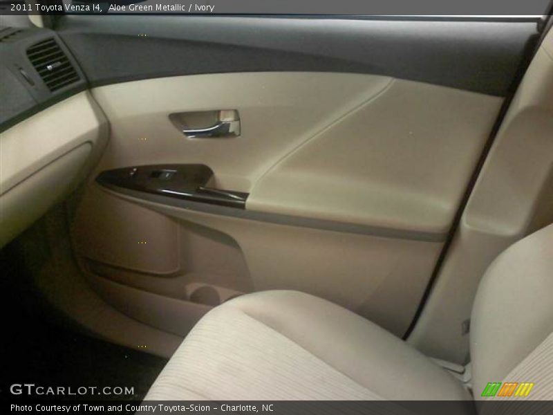 Aloe Green Metallic / Ivory 2011 Toyota Venza I4