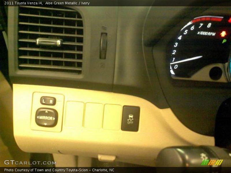 Aloe Green Metallic / Ivory 2011 Toyota Venza I4