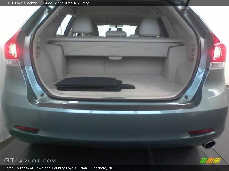 Aloe Green Metallic / Ivory 2011 Toyota Venza I4