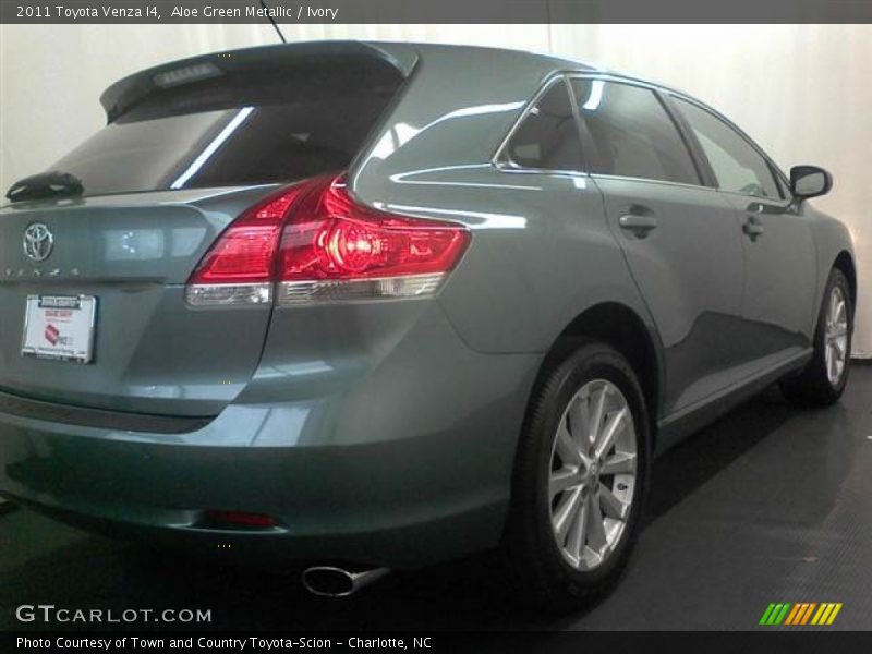 Aloe Green Metallic / Ivory 2011 Toyota Venza I4