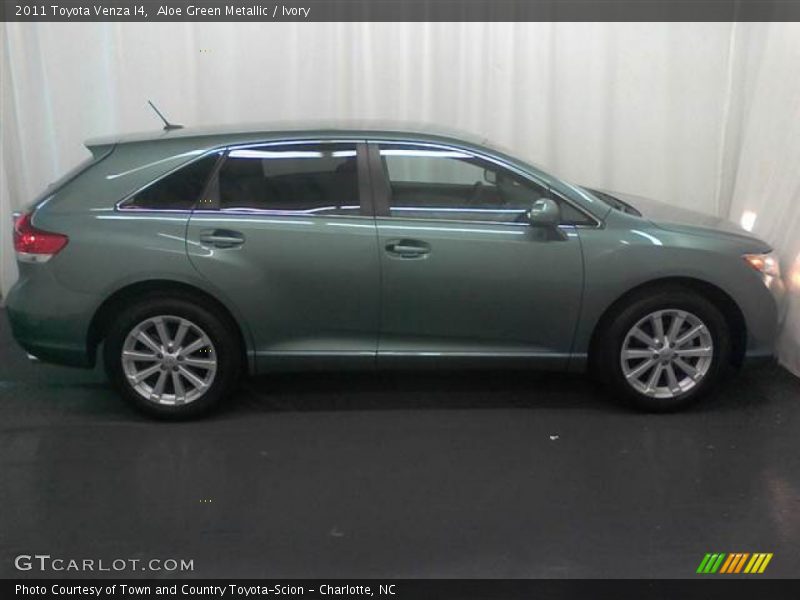 Aloe Green Metallic / Ivory 2011 Toyota Venza I4