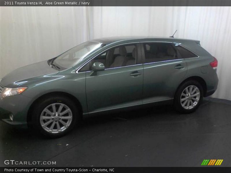 Aloe Green Metallic / Ivory 2011 Toyota Venza I4