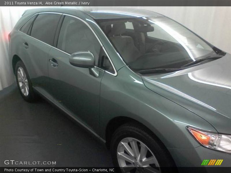 Aloe Green Metallic / Ivory 2011 Toyota Venza I4