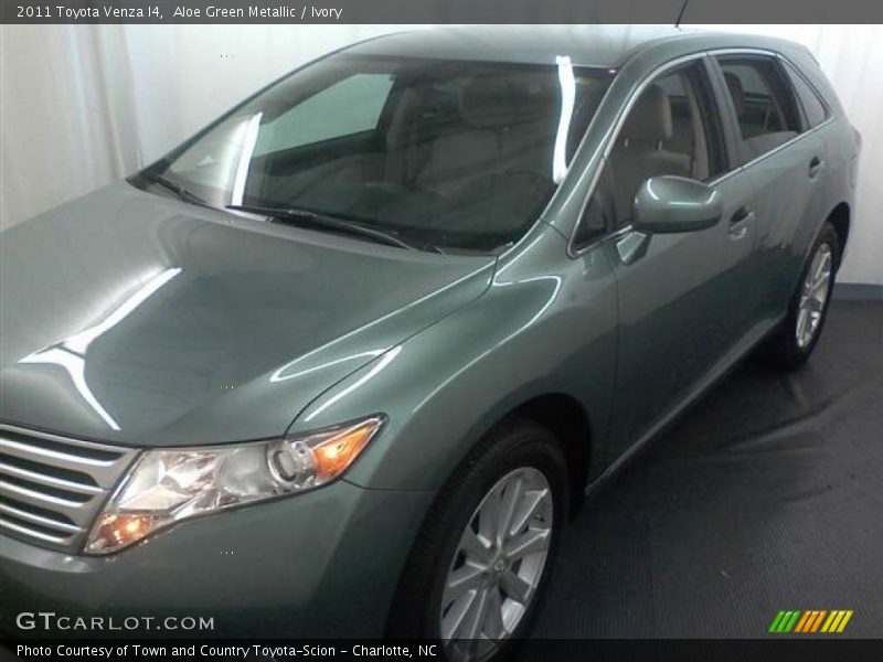 Aloe Green Metallic / Ivory 2011 Toyota Venza I4