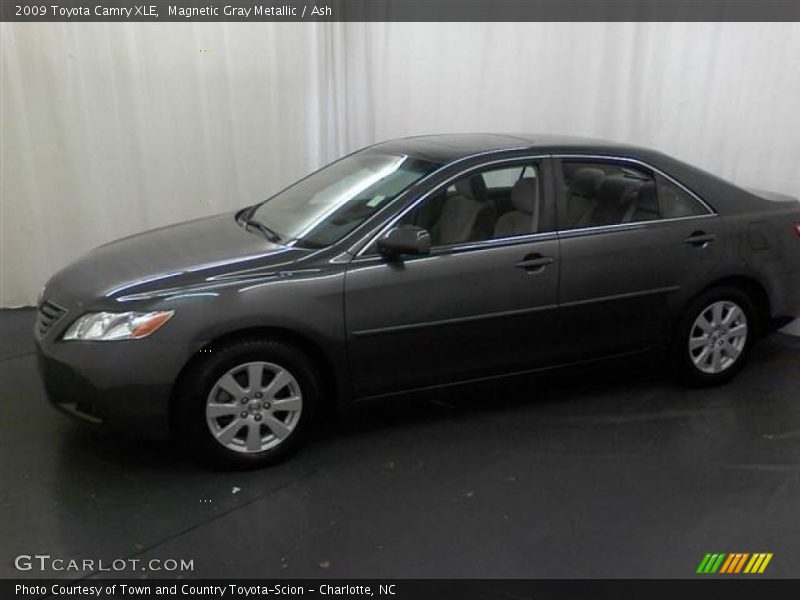 Magnetic Gray Metallic / Ash 2009 Toyota Camry XLE