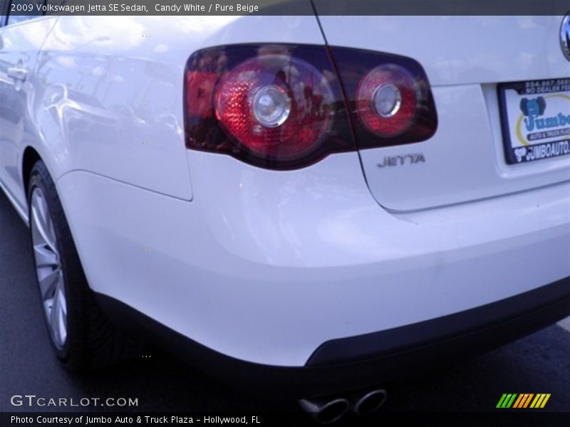 Candy White / Pure Beige 2009 Volkswagen Jetta SE Sedan