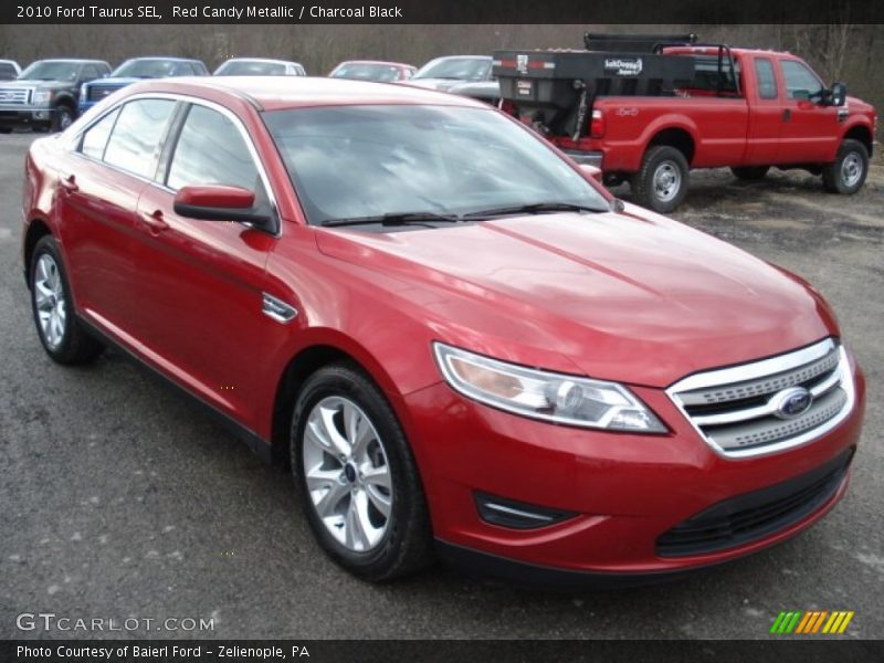 Front 3/4 View of 2010 Taurus SEL