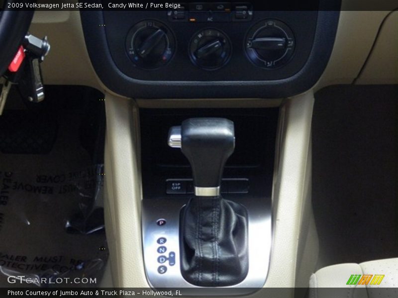 Candy White / Pure Beige 2009 Volkswagen Jetta SE Sedan