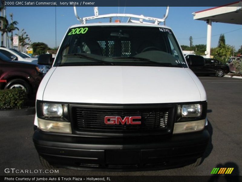 Ivory White / Pewter 2000 GMC Safari Commercial