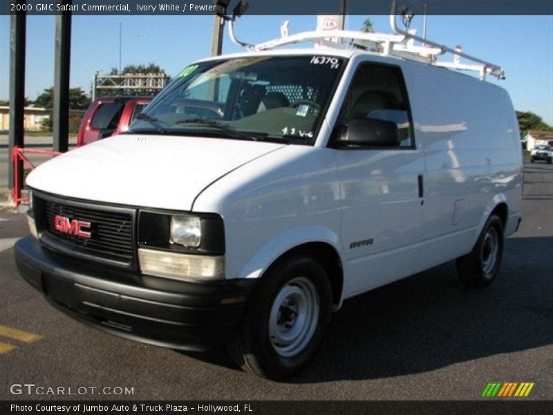 Ivory White / Pewter 2000 GMC Safari Commercial