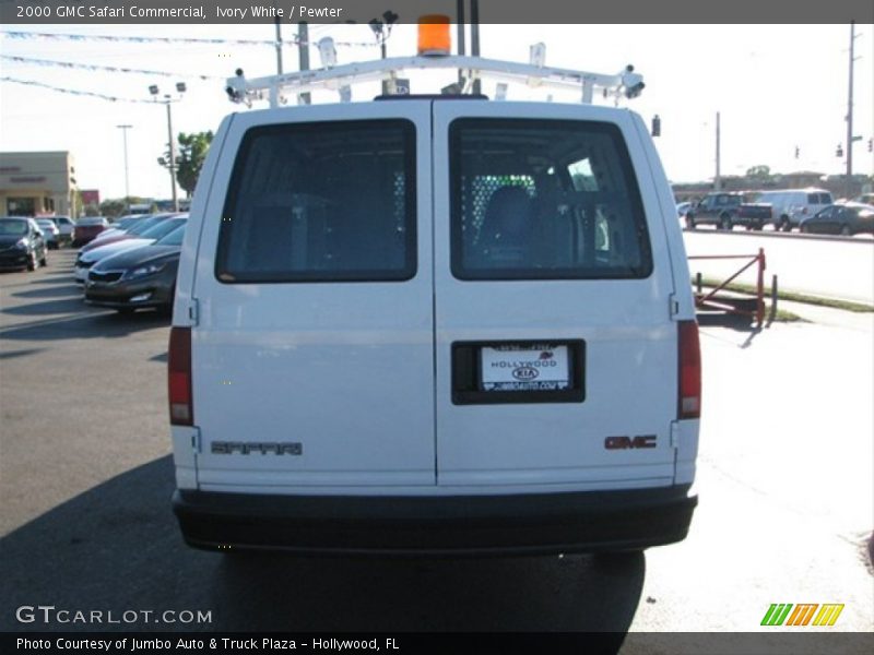 Ivory White / Pewter 2000 GMC Safari Commercial