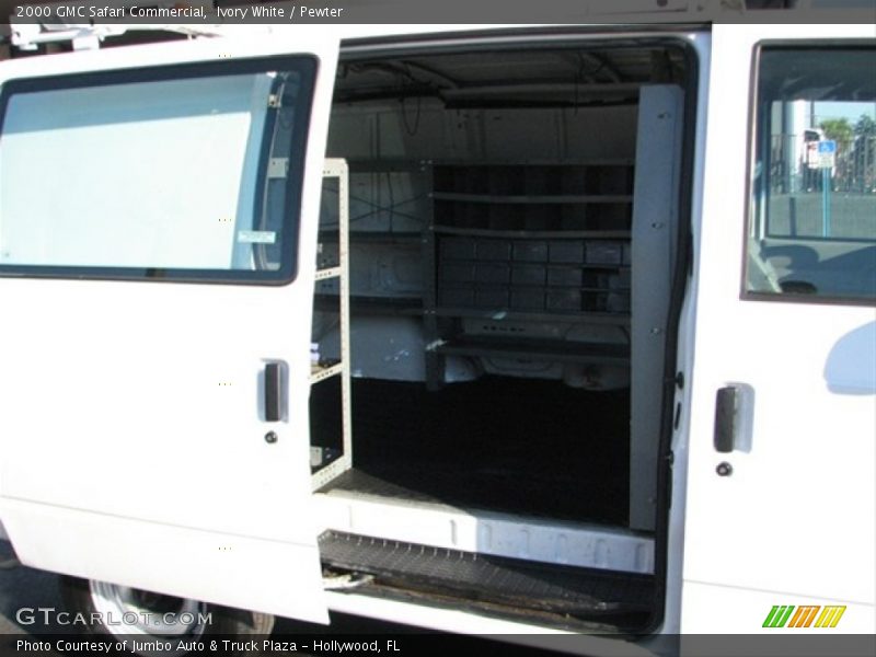 Ivory White / Pewter 2000 GMC Safari Commercial