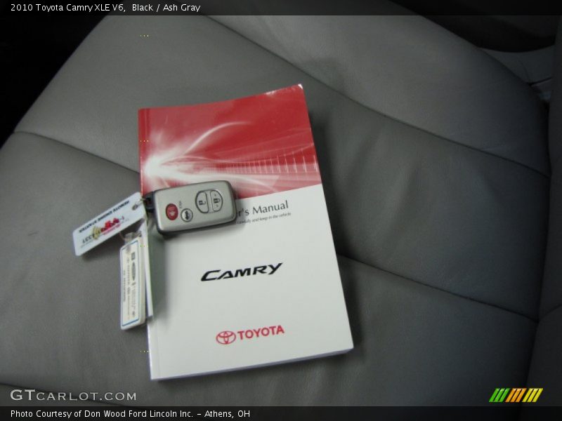 Black / Ash Gray 2010 Toyota Camry XLE V6