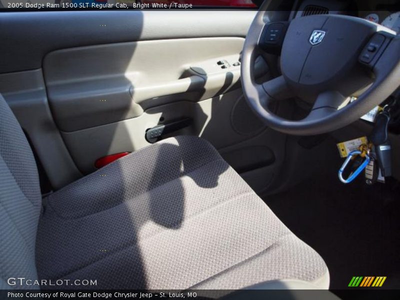 Bright White / Taupe 2005 Dodge Ram 1500 SLT Regular Cab
