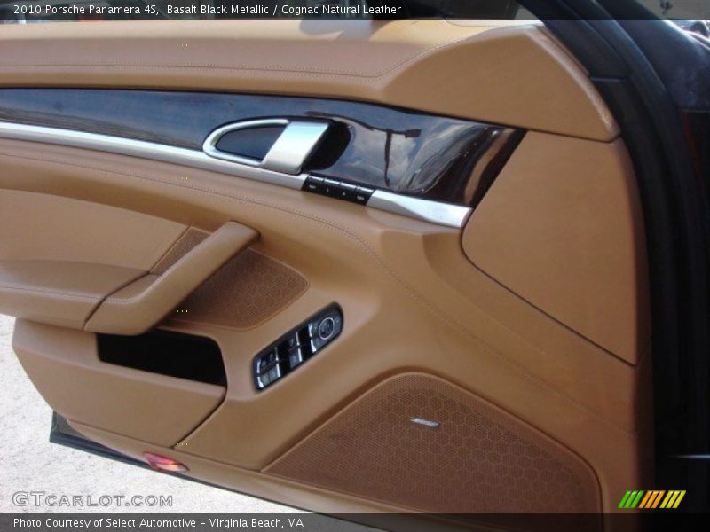 Door Panel of 2010 Panamera 4S
