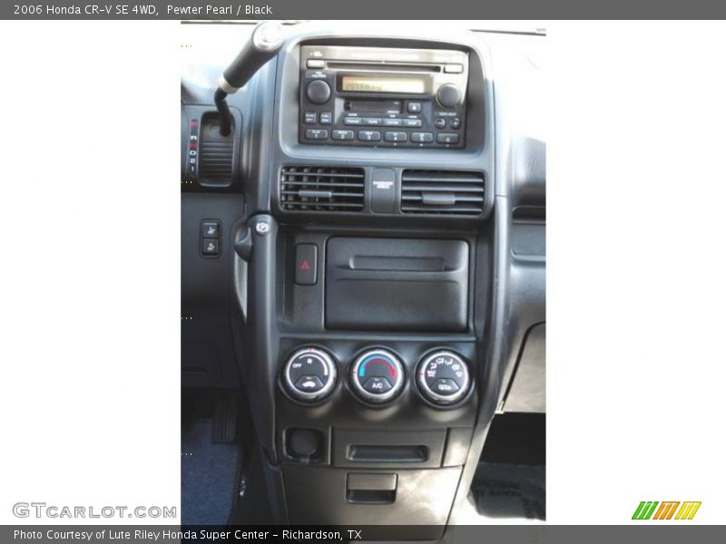 Pewter Pearl / Black 2006 Honda CR-V SE 4WD