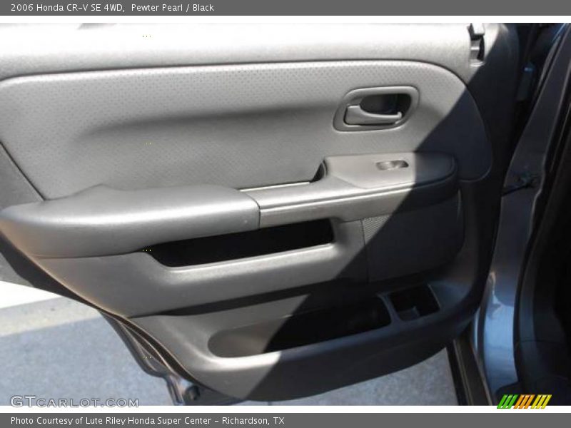 Pewter Pearl / Black 2006 Honda CR-V SE 4WD