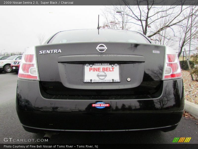 Super Black / Charcoal 2009 Nissan Sentra 2.0