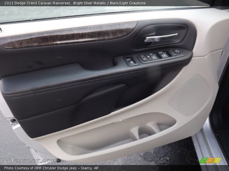 Bright Silver Metallic / Black/Light Graystone 2011 Dodge Grand Caravan Mainstreet