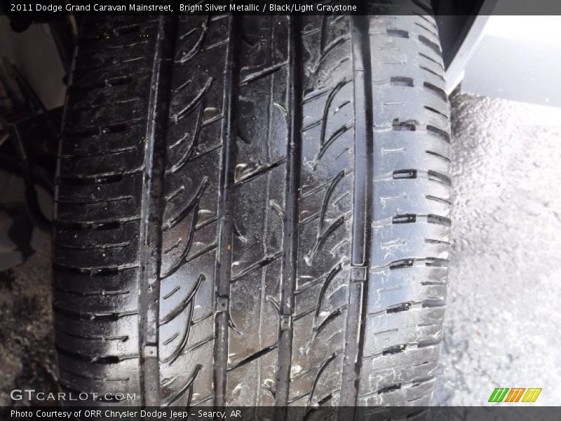 Bright Silver Metallic / Black/Light Graystone 2011 Dodge Grand Caravan Mainstreet