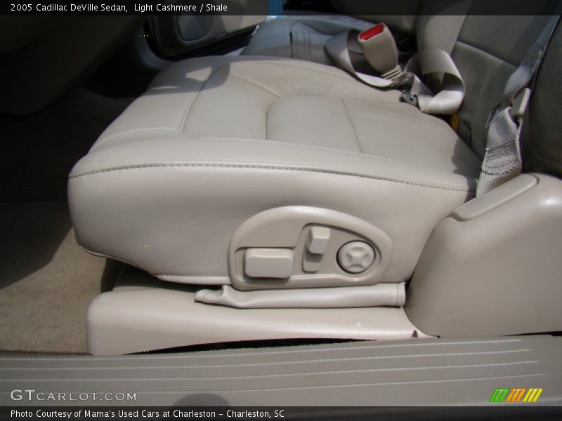 Light Cashmere / Shale 2005 Cadillac DeVille Sedan