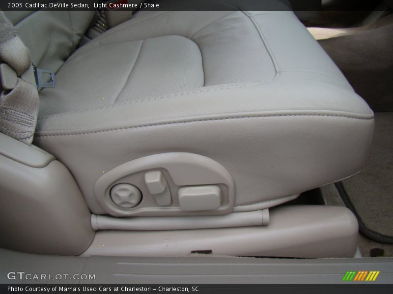Light Cashmere / Shale 2005 Cadillac DeVille Sedan