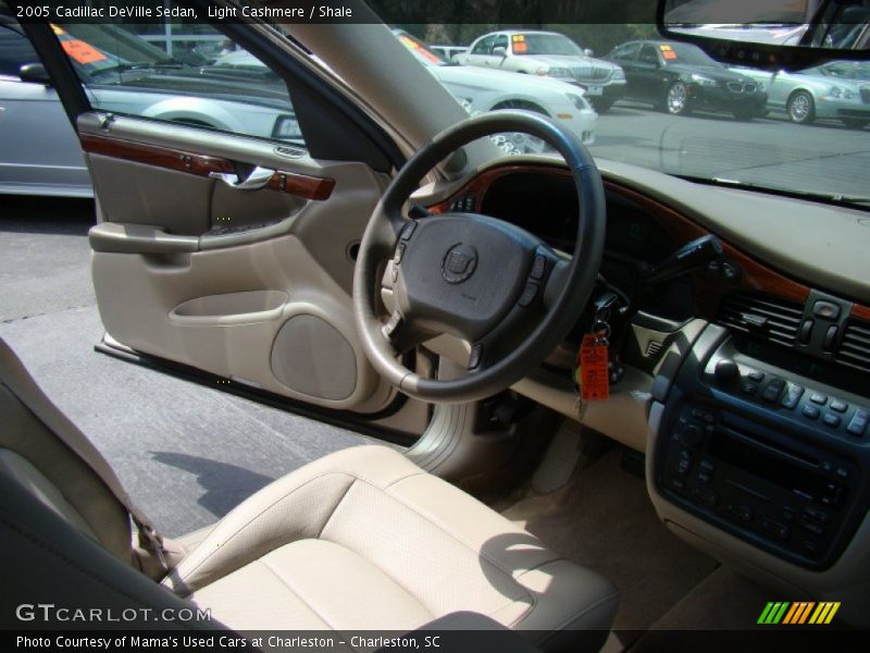 Light Cashmere / Shale 2005 Cadillac DeVille Sedan
