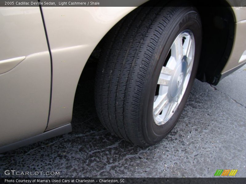 Light Cashmere / Shale 2005 Cadillac DeVille Sedan
