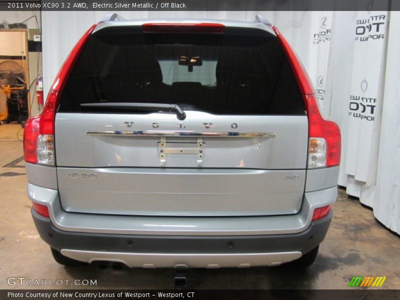 Electric Silver Metallic / Off Black 2011 Volvo XC90 3.2 AWD