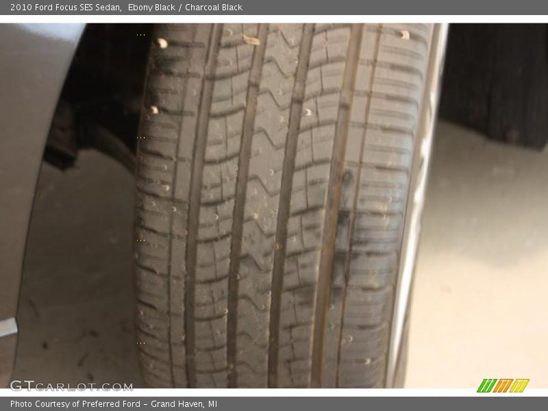 Ebony Black / Charcoal Black 2010 Ford Focus SES Sedan