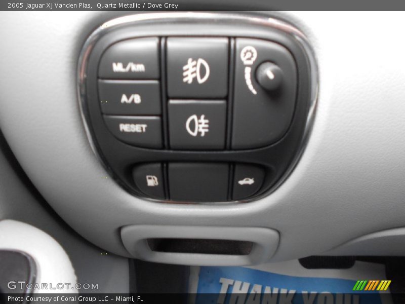Quartz Metallic / Dove Grey 2005 Jaguar XJ Vanden Plas