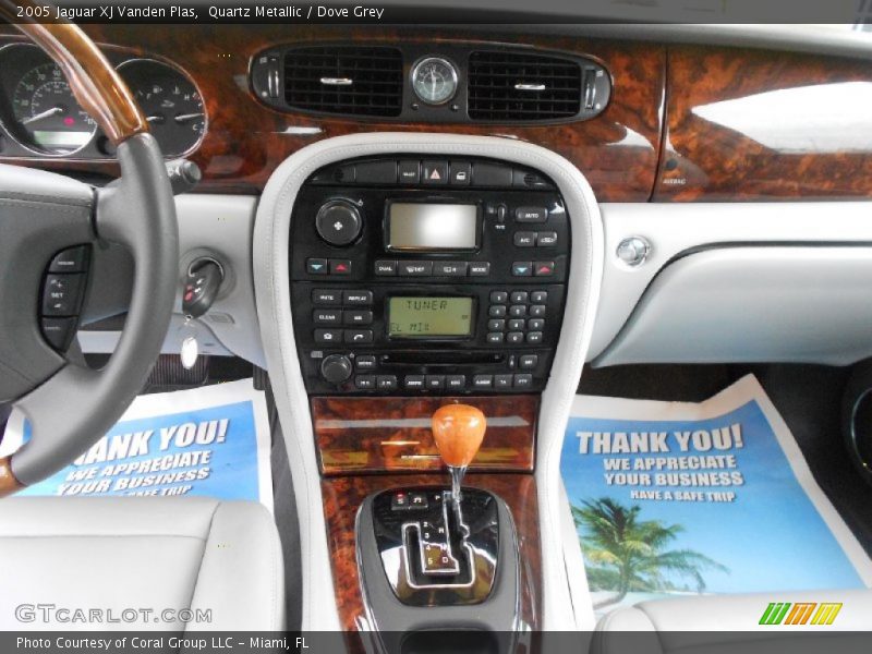 Quartz Metallic / Dove Grey 2005 Jaguar XJ Vanden Plas