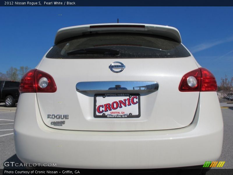 Pearl White / Black 2012 Nissan Rogue S
