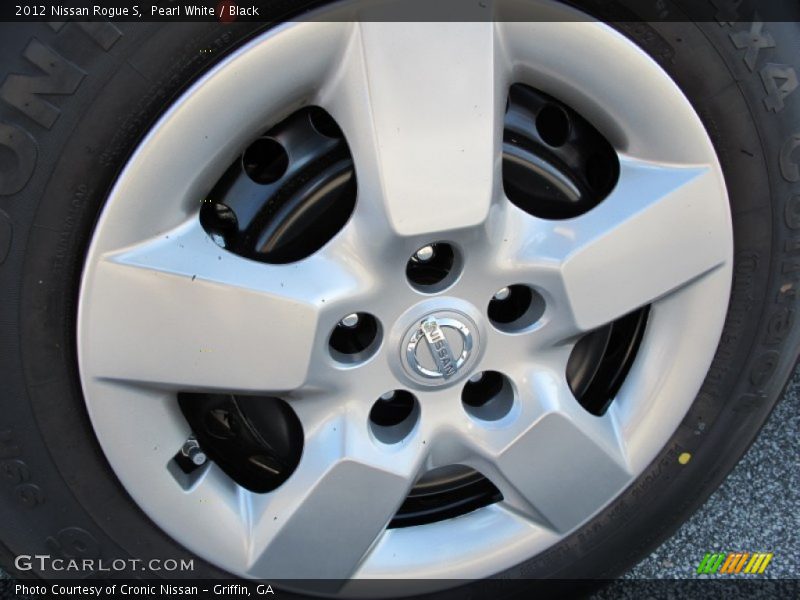 Pearl White / Black 2012 Nissan Rogue S