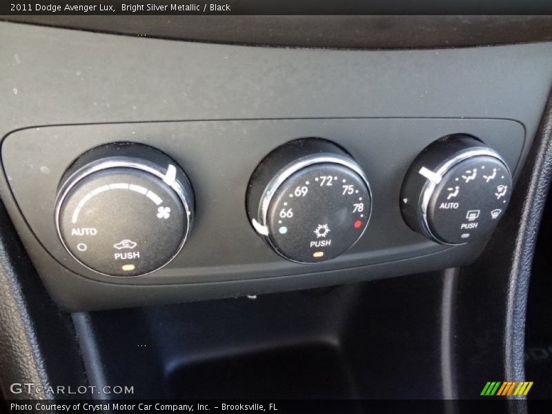 Bright Silver Metallic / Black 2011 Dodge Avenger Lux