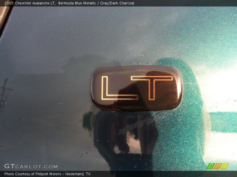  2005 Avalanche LT Logo