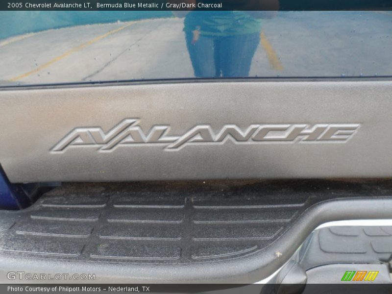 Bermuda Blue Metallic / Gray/Dark Charcoal 2005 Chevrolet Avalanche LT
