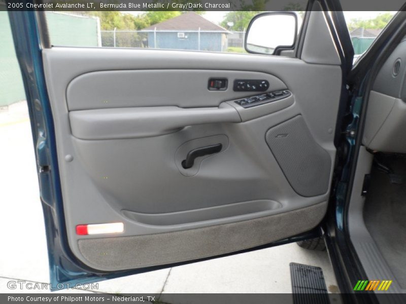Bermuda Blue Metallic / Gray/Dark Charcoal 2005 Chevrolet Avalanche LT