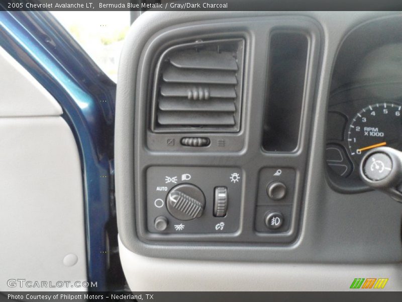 Bermuda Blue Metallic / Gray/Dark Charcoal 2005 Chevrolet Avalanche LT