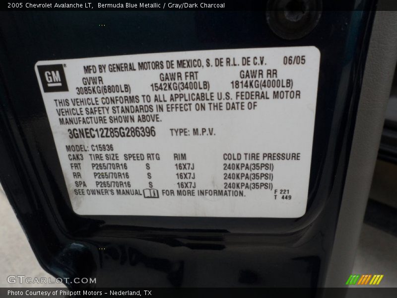 Bermuda Blue Metallic / Gray/Dark Charcoal 2005 Chevrolet Avalanche LT
