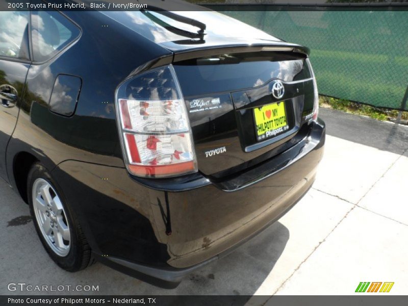 Black / Ivory/Brown 2005 Toyota Prius Hybrid