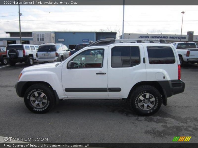 Avalanche White / Gray 2011 Nissan Xterra S 4x4